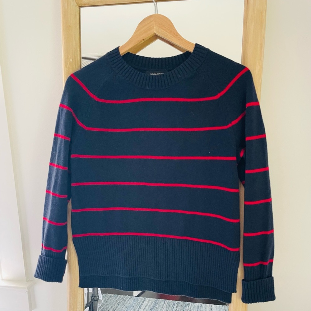Banana Republic “Perfectly Soft Crewneck” Sweater Size Small